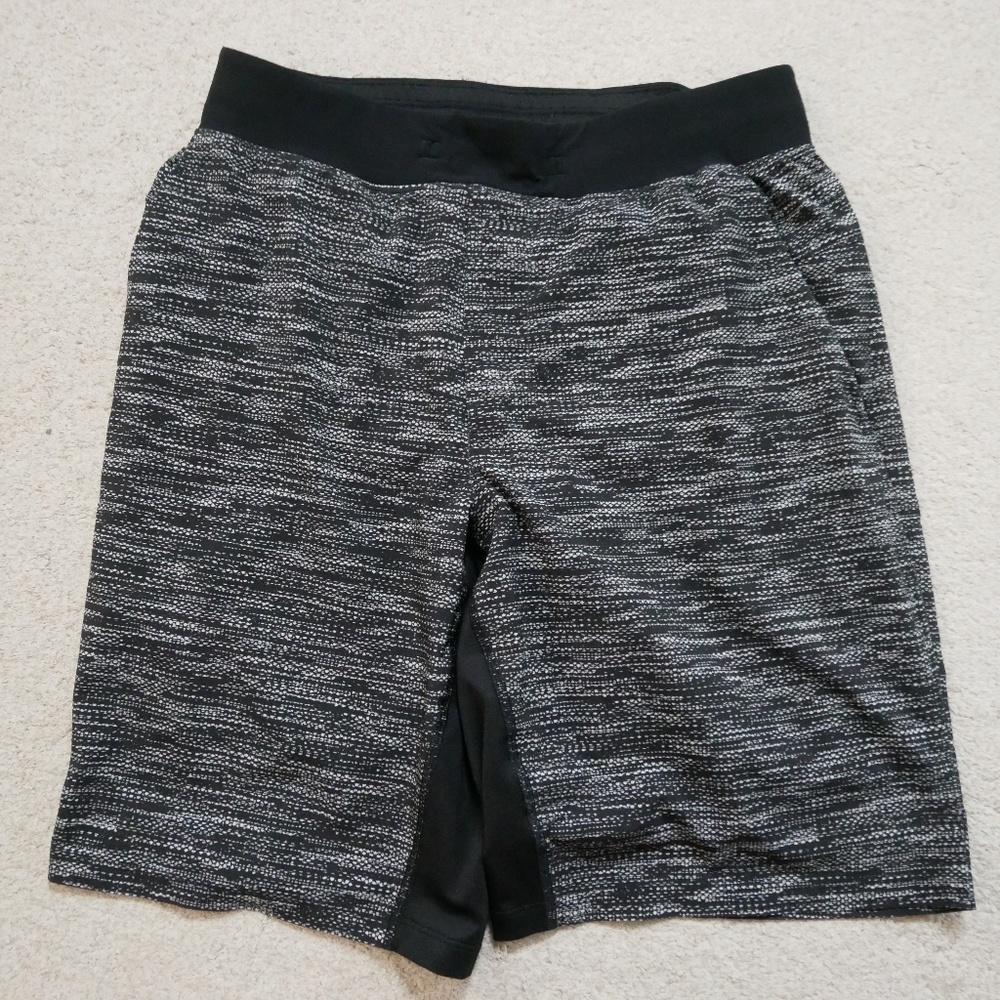Lululemon T.H.E short with Nulux liner Medium